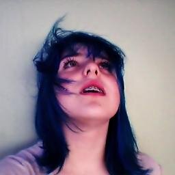 Filha de Hades, hunter e potterhead.