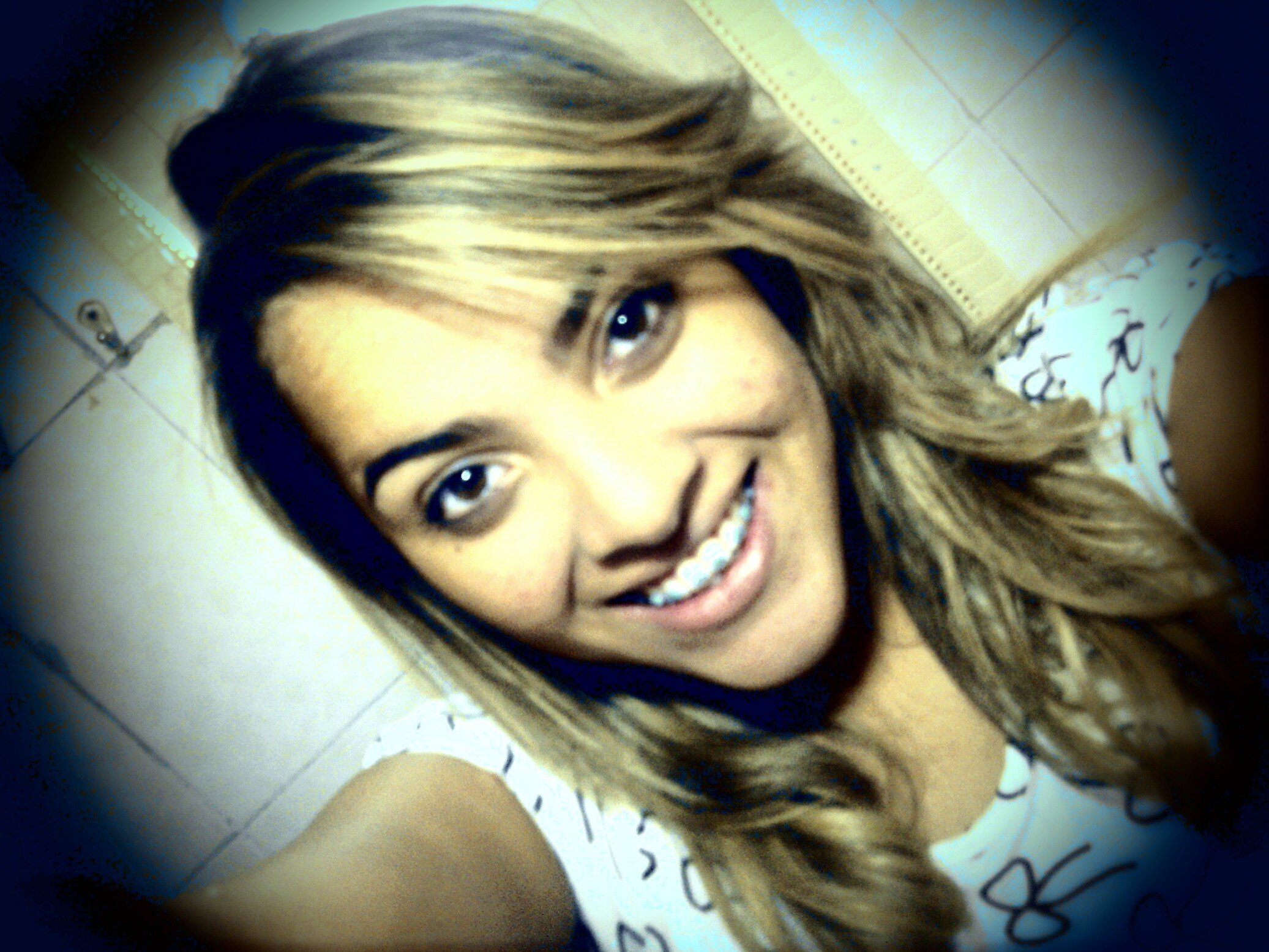 Signo: Virgem Tenho 15 anos sou uma Leitora amo escuta musica eletrônica,pop,sertanejo,... São Paulina e Futura Engenheira Mecatrônica :P