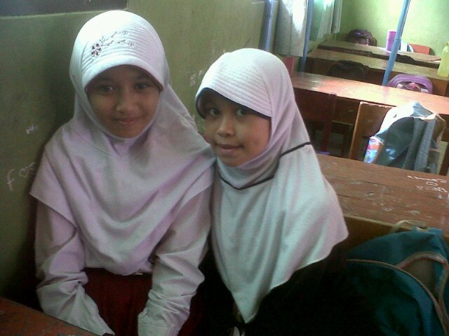 Follow @CIDD and BFFE.shE is my friEnds,they is chika,icha,dhea,Dinda