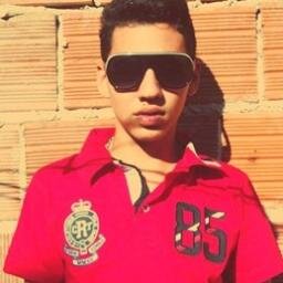 Cantor de música gospel, filho de Deus, estudante de música e pronto para ir onde o Senhor mandar!