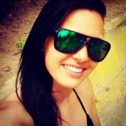 Não se importe, não de moral, pessoas baixas você derruba com um sorriso.