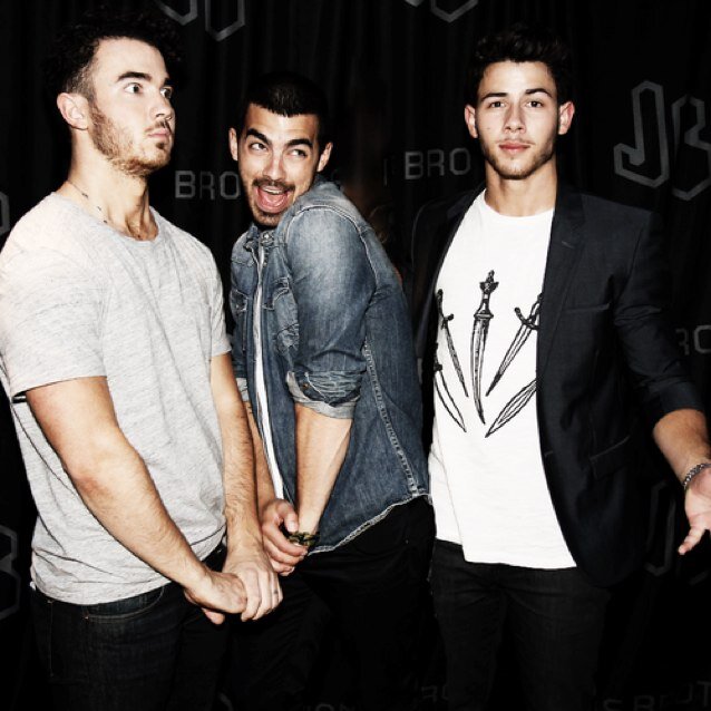 Living the dream, staying for JoBros 23/09/11 Nick Jonas 22/04/12 Demi 31/08/12 Big Rob RT 07/03/13 Hp OG 08/03/13 JoBros NICK JONAS ANSWERED ME ON 17/04/13