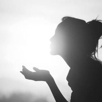 gror1415's profile picture. رحم الله روحاً كان وجُودها في الدُّنيا جميل 'ابــي'