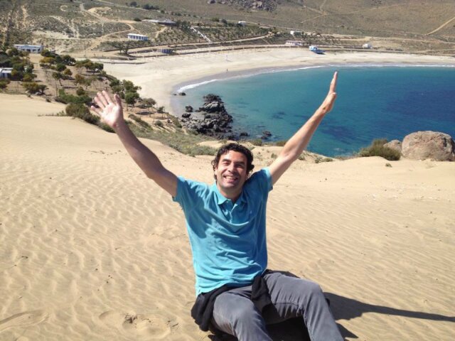 Georgeano desde siempre. Trabajo actualmente en @radiolaclave en el Programa “Tan Sólo un Momento” de lunes a viernes de 21 a 22:30hrs.