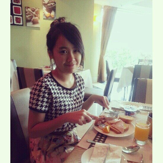 yanmeii_xoxo's profile picture. Being yourself is the prettiest thing a person can be. #totally teens quote