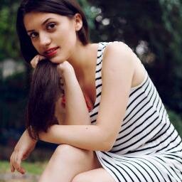 Digital native, blogger, pasionată de filme horror şi cărţi, gurmandă înfocată.