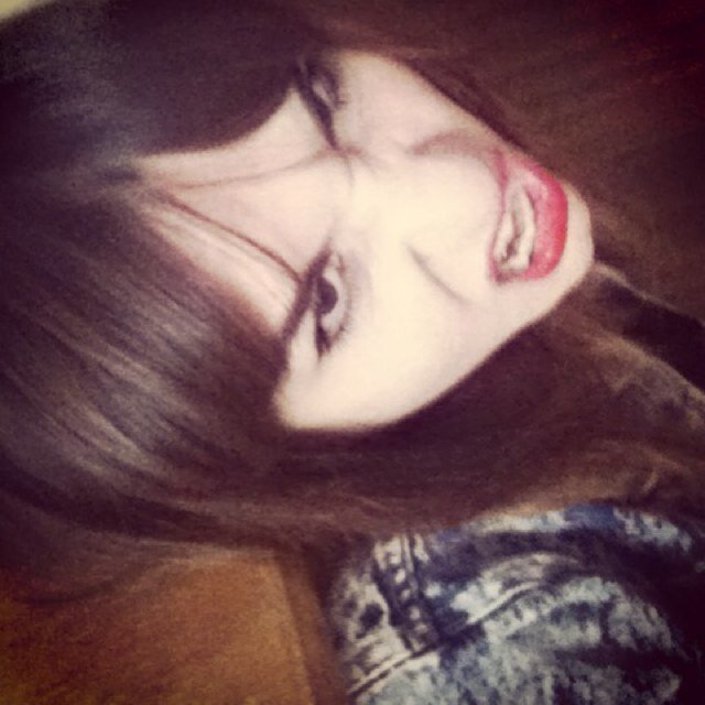 Diseñadora de modas.                    OF10.                                               amor de mis amores.
