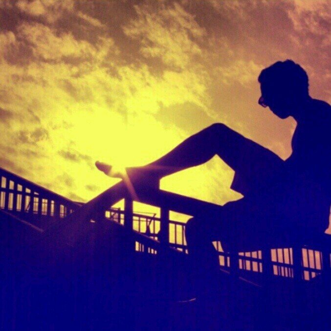 A Saudi guy & 3girls running this account.| kik:7amad68_ | -My friends are the closest thing to heaven♥ http://t.co/WrO0tn2iWy