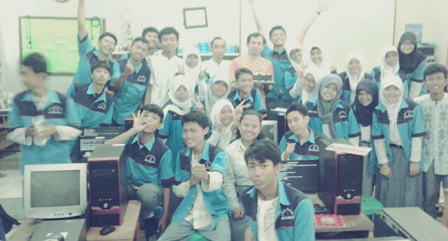 Bukan sekedar Teman, bukan juga sekedar Sahabat. Melainkan KELUARGA kecil yg berarti besar | Mr.Rahmat Drajat, S.Kom | 2011-2014