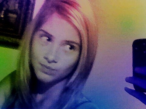 izaanella's profile picture. 