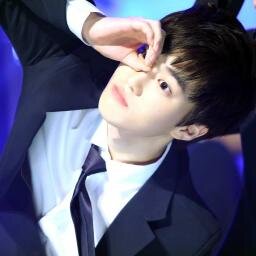 อัน ยอง ซู โฮ EXOK ขาว ๆ ผม ล่ะ ฮ่า ๆ  ............#ฟอลแบคบอท      #MY FAM  ......  (กระตุกยิ้ม)   .......