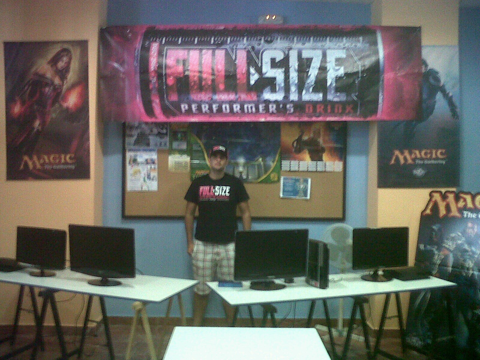 ex jugador profesional de videojuegos. Ahora solo juego a nivel nacional y  auctualmente en @Fullsize_club  y cada dia mas enamorado de @cristinaleon98! :)