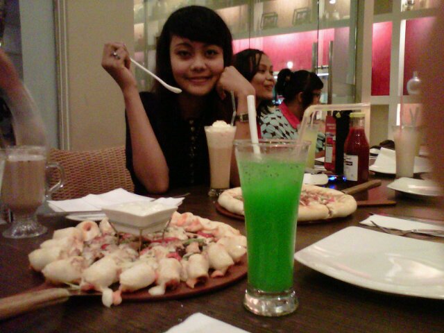 TyasTyascute's profile picture. Music is my live