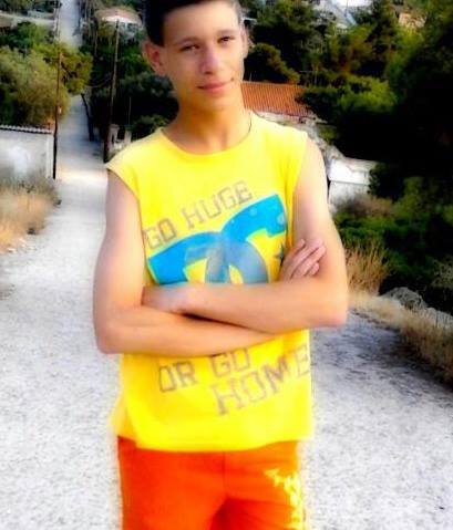 simos24298's profile picture. Follow me and i  follow  back!!