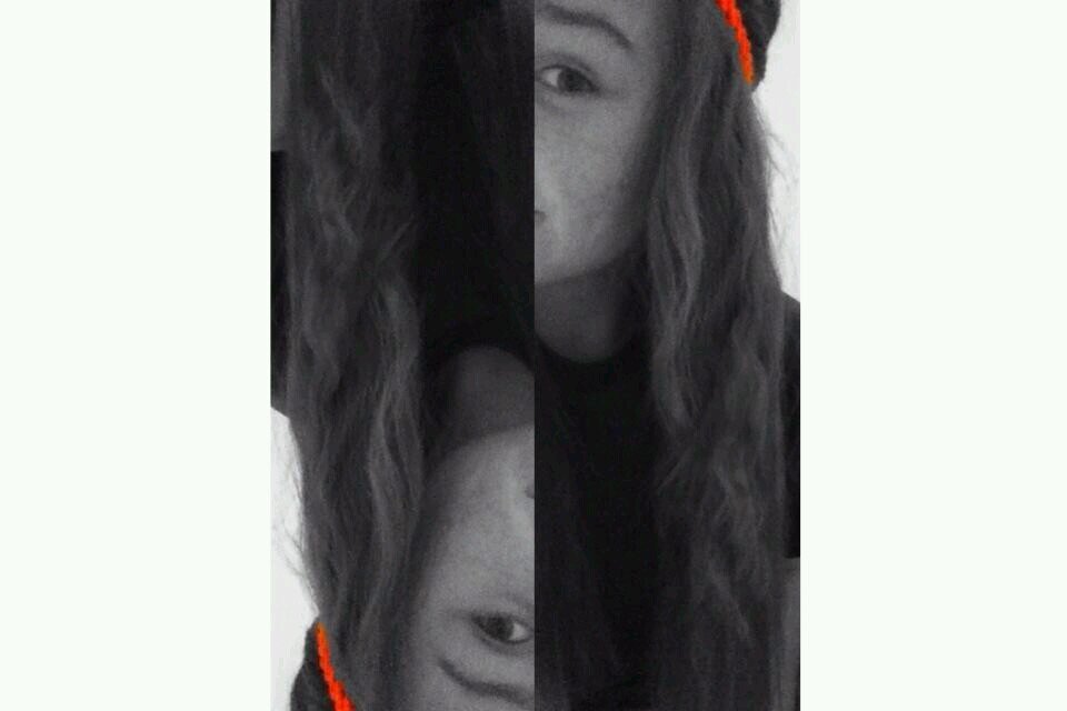 ♚i dont know whats worse; dragging a knife across your skin, or being to sad to even pick it up.♚
