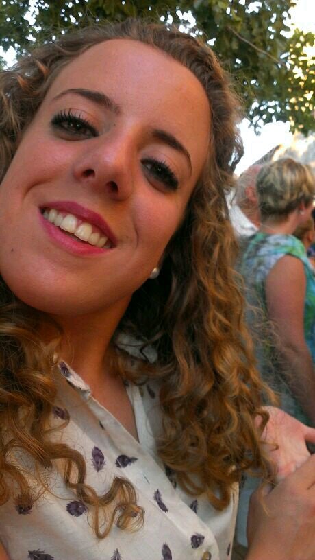 Enamorada de esa sonrisa que pones cuando vas a hacerme cosquillas :) te quiero.

Santanera, ¿que más se puede pedir?