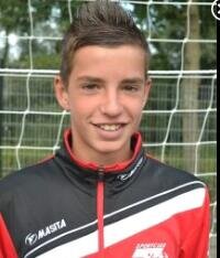 yoow k ben jesse iedereen noemt me jessie me maatje @XXDTamara xx 15 jaar i love daniellë 03/05/2012 voetbal verslaafde!