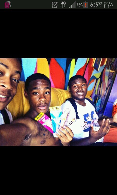 hoesLOVEmoe's profile picture. Life is what you make it im just tryna make it