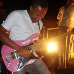 Produtor musical, guitarrista e arranjador ,vocalista ,cristão .