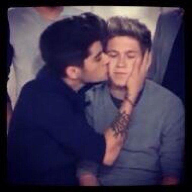 Directioner~Mixer~Lovatic~MJ~I hope I will ever get 1/5 but that is impossible~How Hard Life Is Never Lose Hope-Zayn Malik❤
