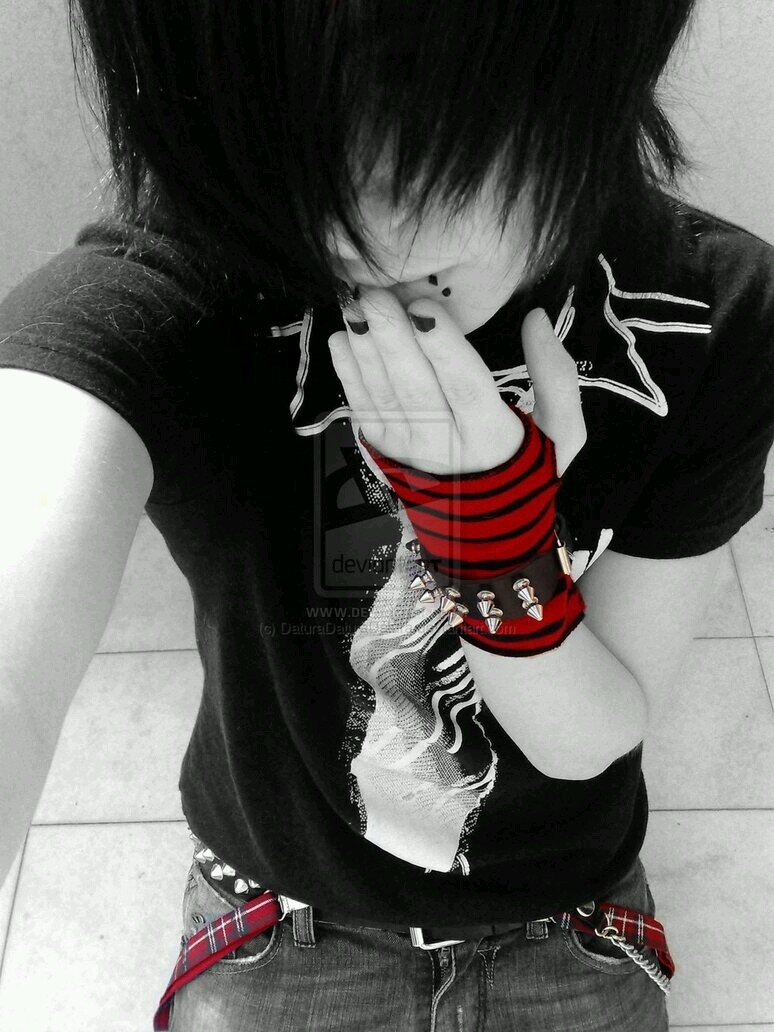 I'm just a loser called Leon. I'm not importand but who cares? I can't do shit right. #Single #Bi //RP/half writer acc\\