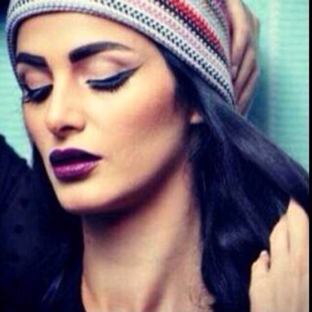فتاه كبقية النساء اتصرف مثل الحريم واحيناً اگون مثل بقية الإناث -اغرد بما يعجبني - اُتابع المميزون _ ويُتابعني امتز ناس _ اُرتوت للجميلون _ ويرتوت لي اجمل ناس