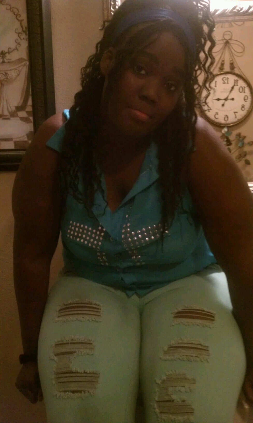 BadBtc wth ah Fuck Da World Attitude...74Till Da Fuckn World Blow Boom...Dnt Be No Stranger Follow Me And Ill Follow Back