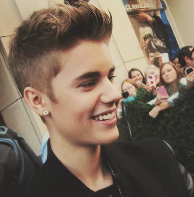 @justinbieber is my hero :) http://t.co/nKL656KEVX