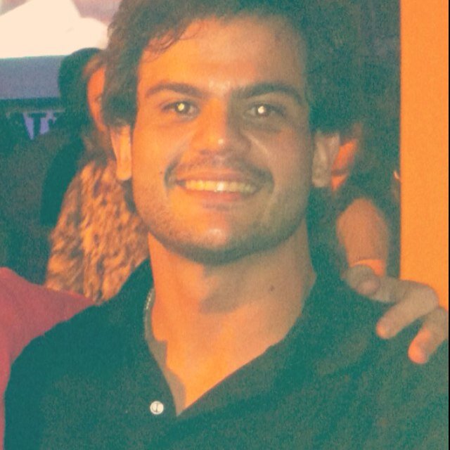 Cirurgião-Dentista Advogado, ex-Estudante de Gestão de Políticas Públicas.