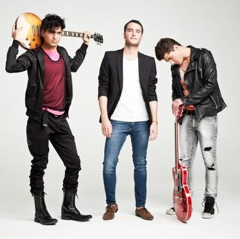 Twitter Oficial de Reik conformado por Jesús, Julio y Bibi. Manageme
· reik.tv