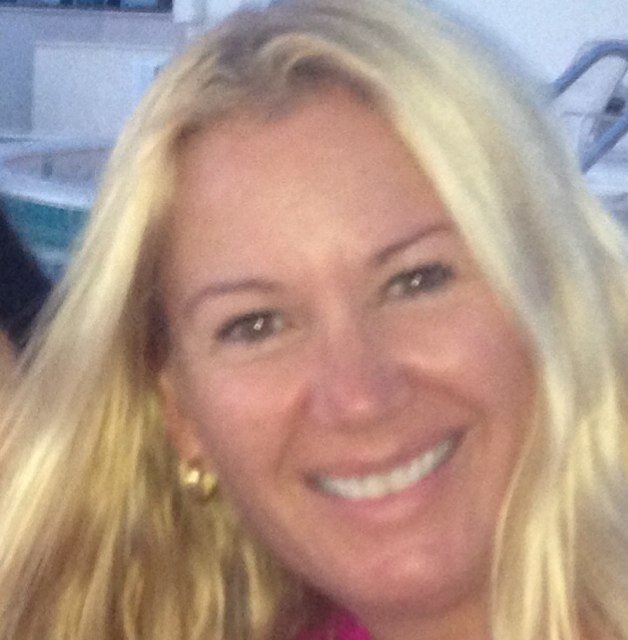 Custom Cabinet Designer and Home Renovation Specialist. Owner of cabinetscapes Downtown Sarasota Fl. OHIO STATE BUCKEYE FAN 941.925.2500 http://t.co/1JjrbF33F1