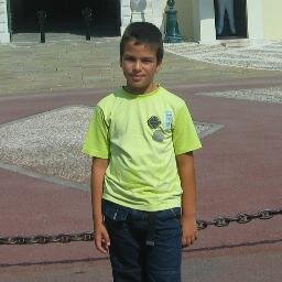 Amo futebol, basquetebol, filmes de acção e raparigas bonitas