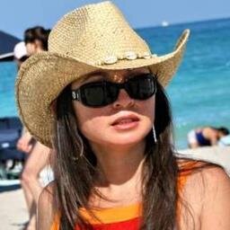 believer, creative, global citizen, friend, PR guru, volunteer, change maker, entrepreneur, traveler, humanitarian, nature lover, tennis player & yogi.