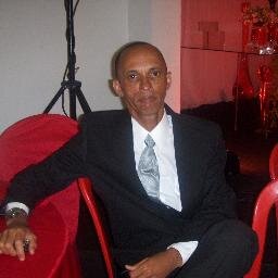I'm a journalist / broadcaster, a guy who loves his family and friends. A guy whose hobby is playing football and capoeira.