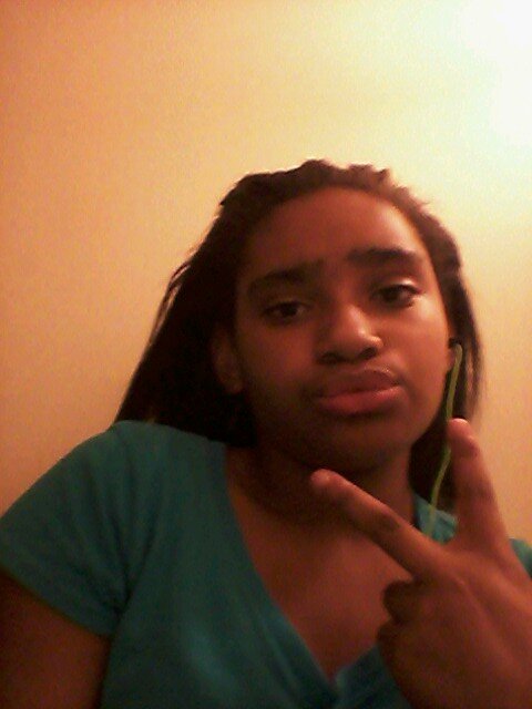 I love 1d I have 3 siss and liv wt mom
