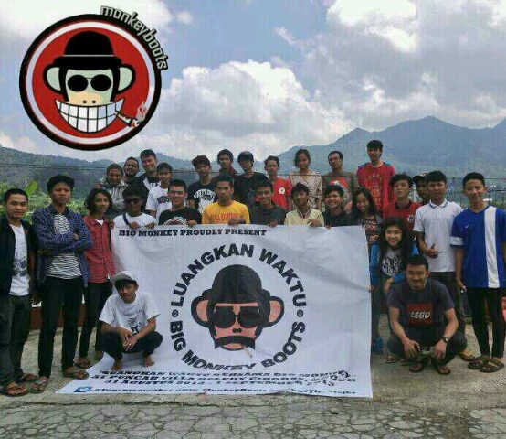 BIG MONKEY TANGERANG STAY HIGH AND SKANKIN WITH @monkeybootsjkt :))