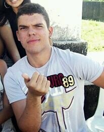 Haha, Sou um cara que não curte todo tipo de coisa, maais sou melhor do que muita gente acha, enfim so me conhecendo mesmo pra saber ;D