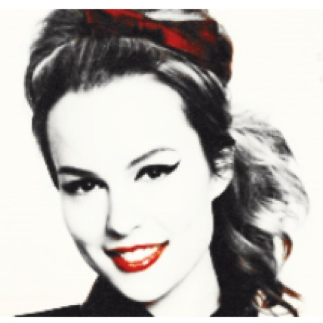My idol has blonde hair, holds on for dear love, sometimes goes by Teddy, and has an amazing voice. :)