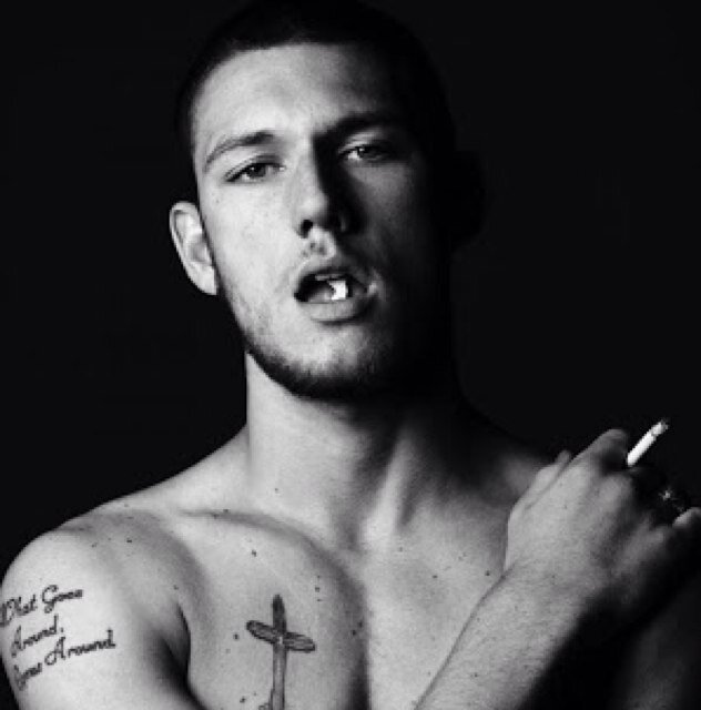 อยากรู้อะไร ถามครับที่รัก. #brrwimg. #AlexPettyfer Nc ทัก
