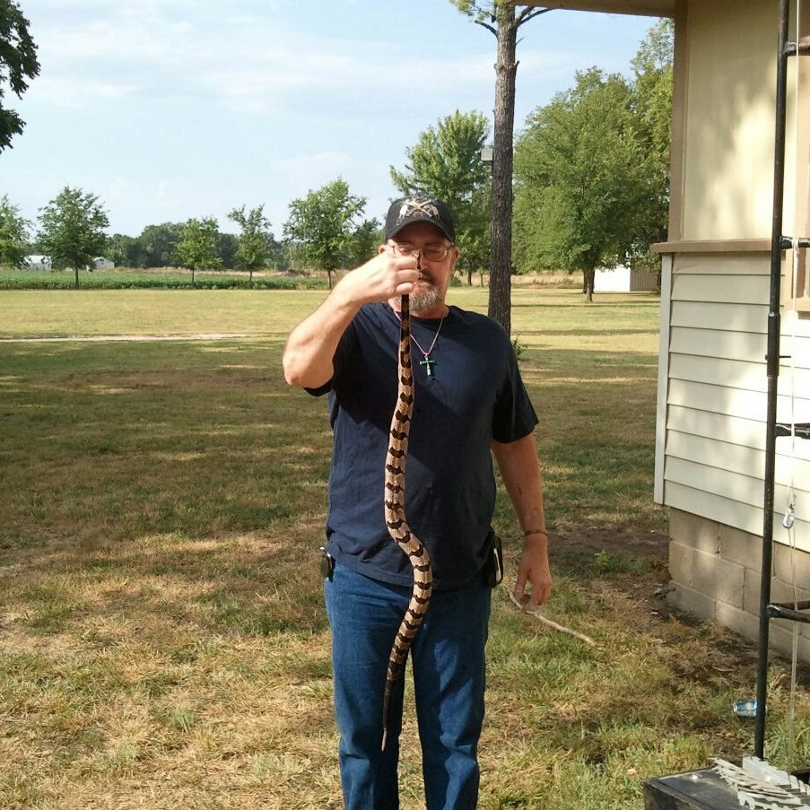 long range communications ,fishing ,oilfield ...THATS A LIVE RATTLE SNAKE IN MY HANDS A BABY ONLY 10  YEARS OLD
