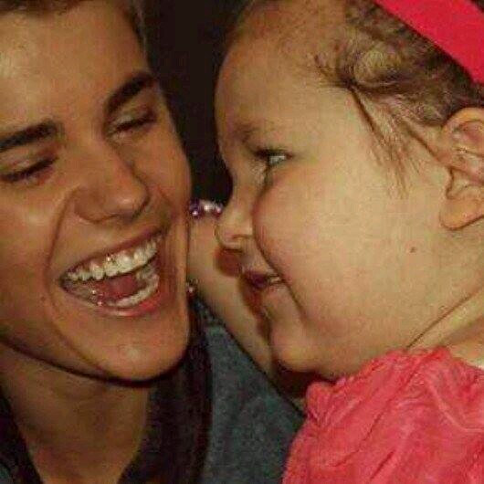 atleast im me not some one else im hyper i live justin 33 hes my other half 3 w i dont like inocent ppl so just follow me ^__^