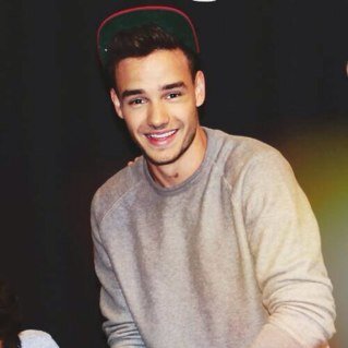 Then I see you on the street
In his arms, I get weak
My body fails, I'm on my knees 
Prayin' ❤