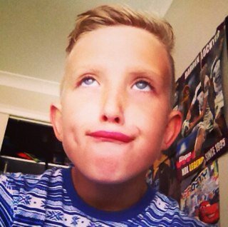 Im a twlevie bra, single in a pringle, i like selfies