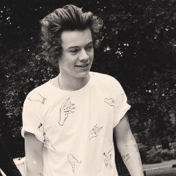 please do the follows on @harryftvera - if you don't do the follows i will have to unfollow again