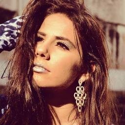 Modelo e Estudante de Teatro & Direito (contato: contatosabrina@livecom )