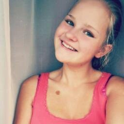 Hi i'm Aistė and i'm from Lithuania. I love 1D , If you Follow me I'm followed you back :*