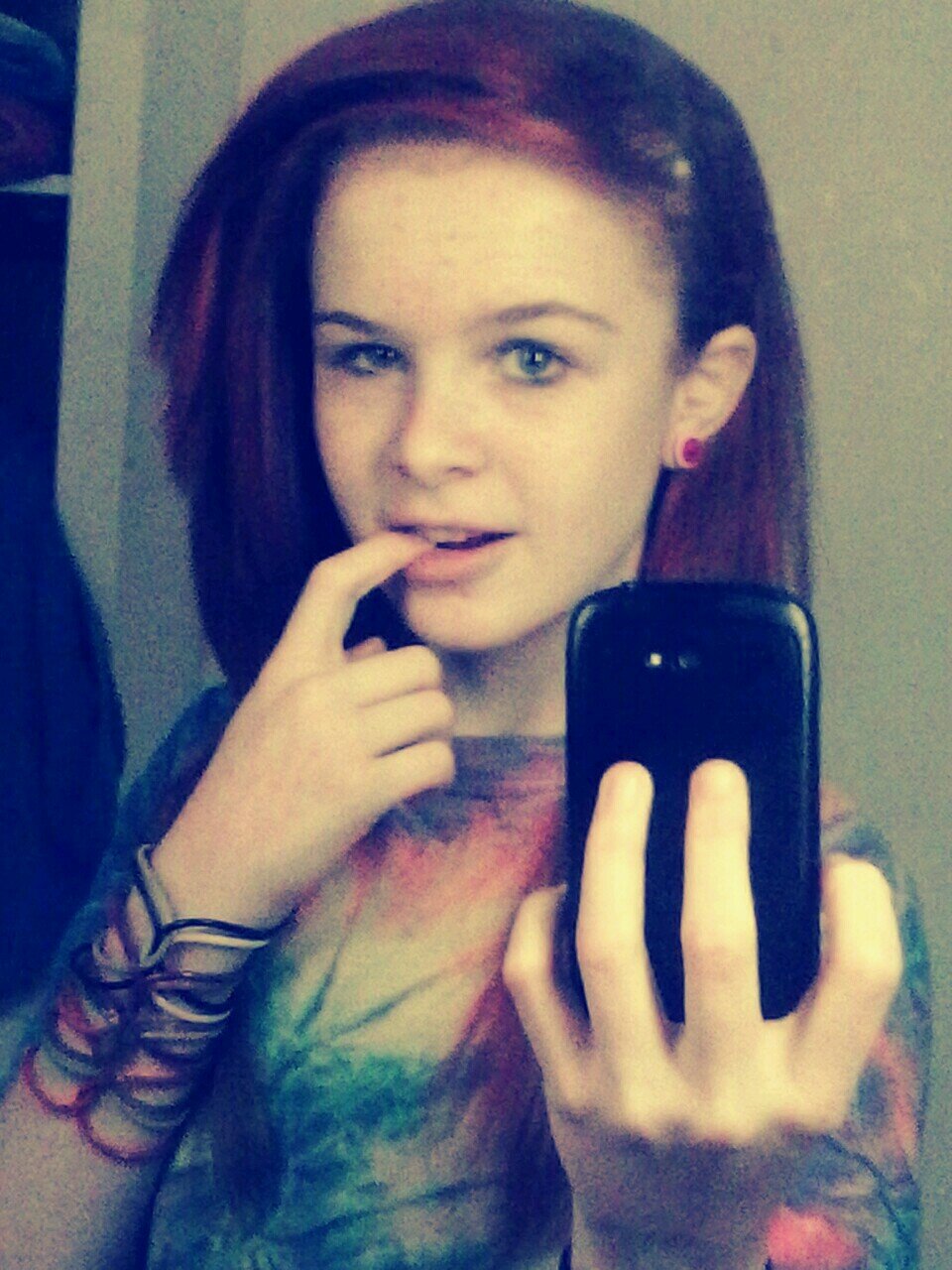 I 3 ONE DIRECTION and always will!!!!! xXxX oh and i well be a bitch if you be mean to 1D and there mums and GFs tay tay love all your faces lol