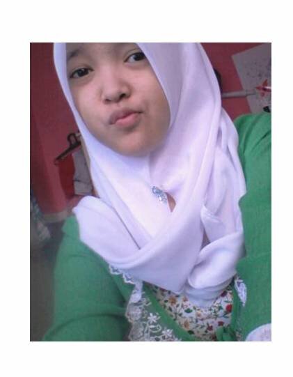 nyebelin  cuek wae ~(*+﹏+*)~