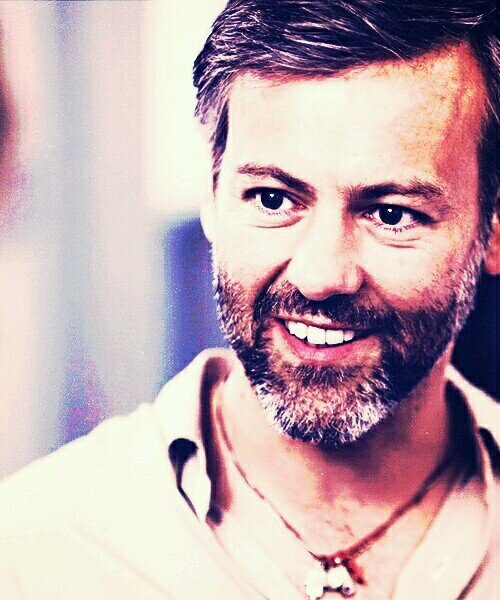 Detective for Scotland Yard. Smarter than you think. Beer connoisseur. MystradeShiper. tumblr owner.  /RP/
