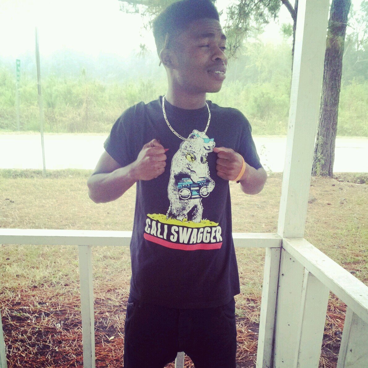 Its no need for beef if you dont GAF bout the person saying shit, ITS NEVA THAT SERIOUS #bring HIGH TOPS BACK!!